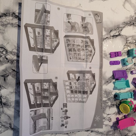 2021 Advent Polly Pocket Chalet - Picture 5 of 16